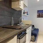 Apartment Gites De L'Isle Chateau-Thierry - Wifi Fibre - Netflix, Disney, Amazon - Sejours Pro